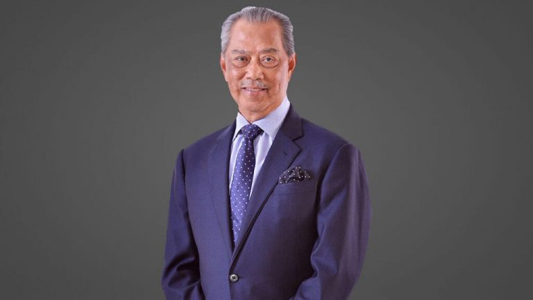 Biography Tan Sri Mahiaddin Yassin – Perdana Leadership Foundation